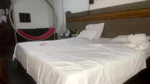 Carlos And Yesenia online show from March 2, 2:38 am