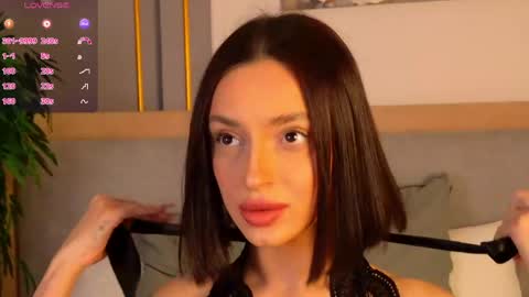 adoracortes online show from April 8, 5:10 am