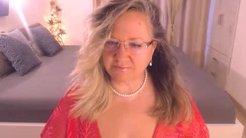 Snapshot of adrena_ chatting on September 18, 4:27 am Cryna online show from September 18, 4:27 am
