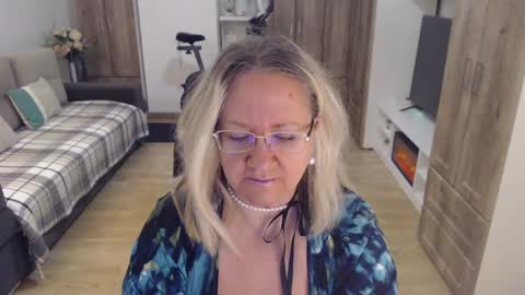 Snapshot of adrena_ chatting on March 12, 5:24 am Cryna online show from March 12, 5:24 am