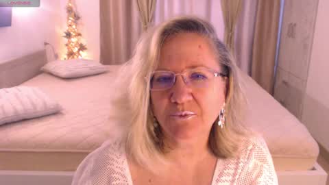 Snapshot of adrena_ chatting on January 13, 8:15 am Cryna online show from January 13, 8:15 am