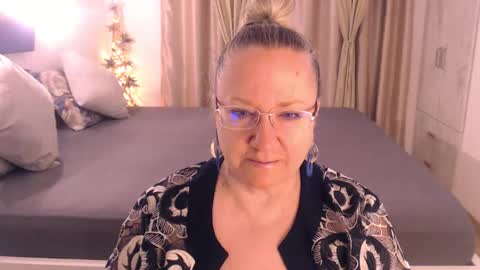 Snapshot of adrena_ chatting on March 3, 4:36 am Cryna online show from March 3, 4:36 am