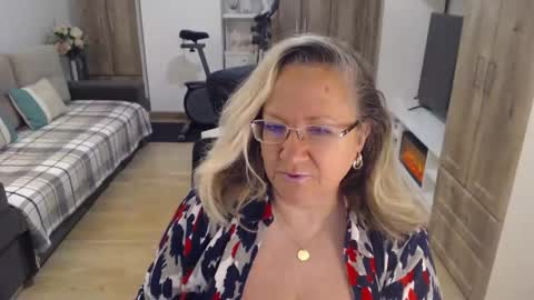 Snapshot of adrena_ chatting on March 11, 5:13 am Cryna online show from March 11, 5:13 am
