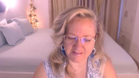 Snapshot of adrena_ chatting on October 16, 4:56 am Cryna online show from October 16, 4:56 am