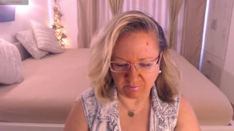 Snapshot of adrena_ chatting on January 10, 9:02 am Cryna online show from January 10, 9:02 am
