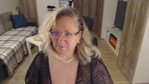 Snapshot of adrena_ chatting on February 14, 2:28 am Cryna online show from February 14, 2:28 am