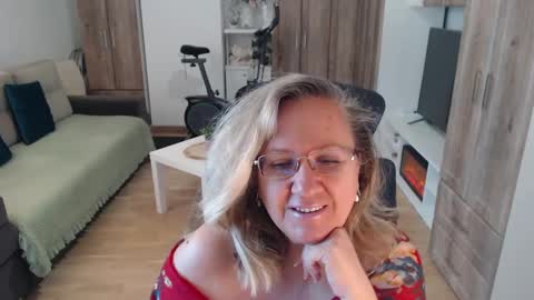 Snapshot of adrena_ chatting on March 6, 7:47 am Cryna online show from March 6, 7:47 am