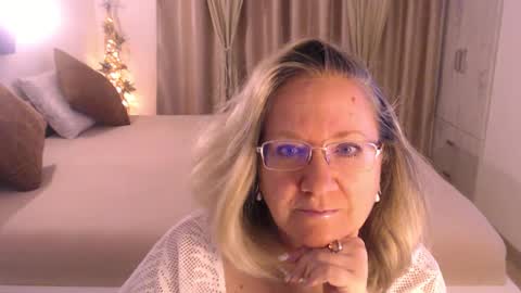 Snapshot of adrena_ chatting on January 27, 4:52 am Cryna online show from January 27, 4:52 am