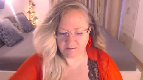 Snapshot of adrena_ chatting on September 19, 4:49 am Cryna online show from September 19, 4:49 am