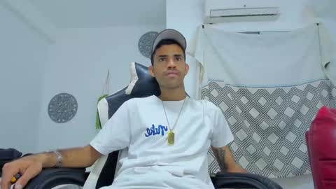 adri_sexboy229 online show from October 14, 12:57 am