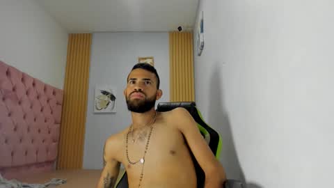adri_sexboy229 online show from October 2, 7:29 am