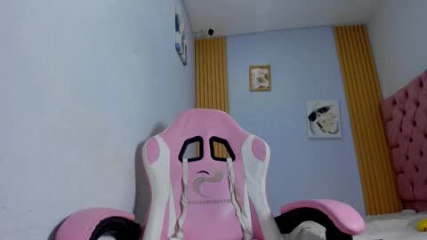 adri_sexboy229 online show from October 16, 2:22 am