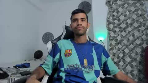 adri_sexboy229 online show from October 17, 7:01 am