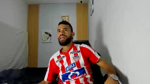 adri_sexboy229 online show from October 3, 7:38 am