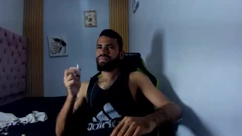 adri_sexboy229 online show from October 4, 8:01 am
