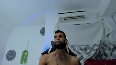 adri_sexboy229 online show from October 12, 6:39 am