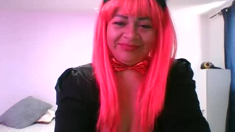 adrianagogo18 online show from October 31, 1:44 pm