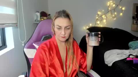 Adriana Paredes  online show from July 17, 12:40 pm