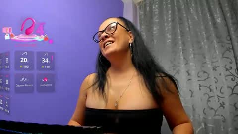 Snapshot of adriannalyly chatting on September 26, 1:52 pm adriannalyly online show from September 26, 1:52 pm