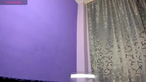 Snapshot of adriannalyly chatting on October 19, 7:29 pm adriannalyly online show from October 19, 7:29 pm