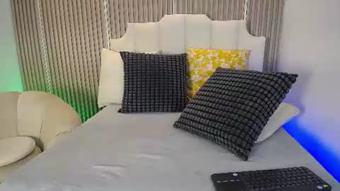 adrianstark_ online show from July 3, 1:05 pm