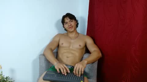 Snapshot of adriel_escalante chatting on October 5, 2:31 am adriel_escalante online show from October 5, 2:31 am