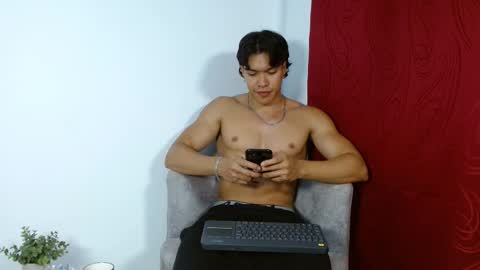 Snapshot of adriel_escalante chatting on September 21, 3:21 am adriel_escalante online show from September 21, 3:21 am
