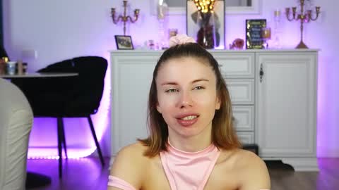 Snapshot of aelia_anara chatting on October 27, 5:18 am Aelia online show from October 27, 5:18 am