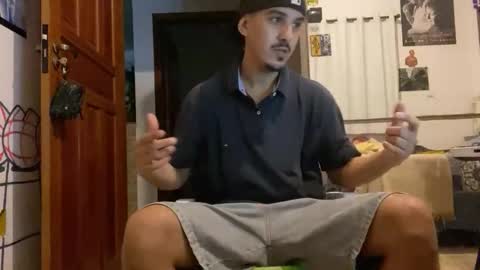 Snapshot of aelucius chatting on October 18, 2:05 am Luci online show from October 18, 2:05 am