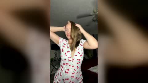 afreakycouple online show from April 4, 4:52 am