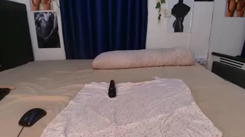 Africanpetitequeenn online show from March 27, 9:16 pm