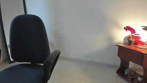 Lorena online show from December 17, 1:18 pm