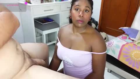 independent model online show from May 23, 5:03 am