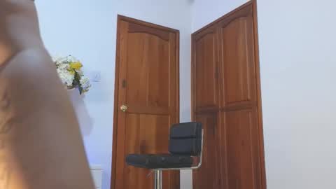 Snapshot of agathaa_white chatting on September 15, 11:44 am Agathaa white online show from September 15, 11:44 am