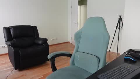 Agelina Lilly Laura online show from April 2, 11:50 am