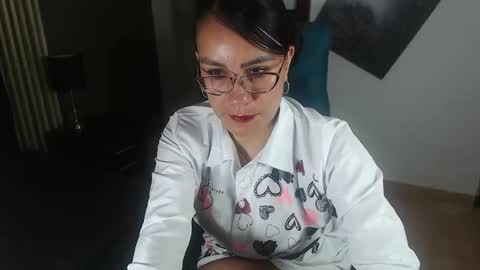 Snapshot of aghata_moon chatting on February 6, 1:54 pm Aghata Moon online show from February 6, 1:54 pm