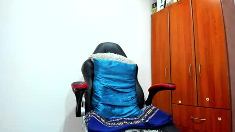 Snapshot of aguslover chatting on February 25, 11:59 pm Agustin online show from February 25, 11:59 pm