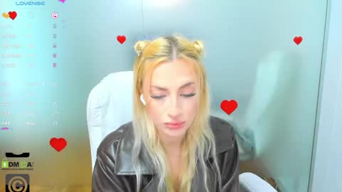 Allie  online show from May 11, 9:16 am