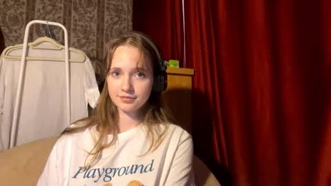 Snapshot of aileenamara chatting on October 2, 12:48 pm Kira online show from October 2, 12:48 pm