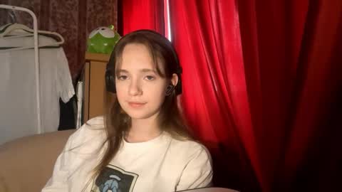 Snapshot of aileenamara chatting on October 5, 10:01 am Kira online show from October 5, 10:01 am
