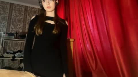 Snapshot of aileenamara chatting on October 12, 9:13 am Kira online show from October 12, 9:13 am