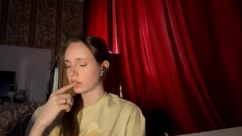 Snapshot of aileenamara chatting on October 19, 9:14 am Kira online show from October 19, 9:14 am