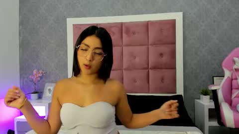 Ailen online show from November 6, 2:09 pm