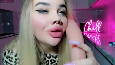 Snapshot of aira_vi chatting on December 1, 6:10 pm Aira online show from December 1, 6:10 pm