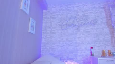Snapshot of aisha_h chatting on February 18, 12:05 am Aisha online show from February 18, 12:05 am
