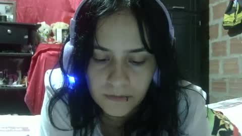 Snapshot of aitana23_ chatting on October 18, 1:54 am aiti online show from October 18, 1:54 am