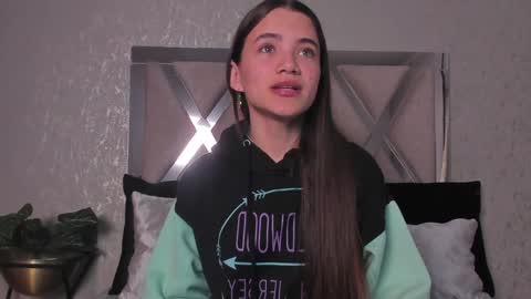 Snapshot of aitana_baker_ chatting on February 6, 12:04 pm little aitana online show from February 6, 12:04 pm
