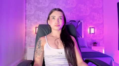 Snapshot of aitana_baker_ chatting on October 9, 4:51 am little aitana online show from October 9, 4:51 am