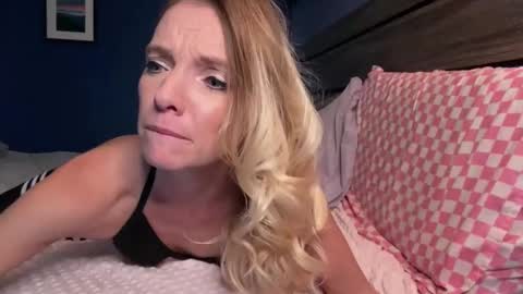 AJ online show from December 20, 2:18 am