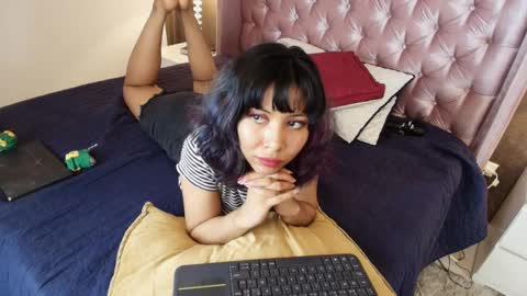 Snapshot of akane_uwu chatting on February 19, 4:11 pm A K A N E U W U online show from February 19, 4:11 pm